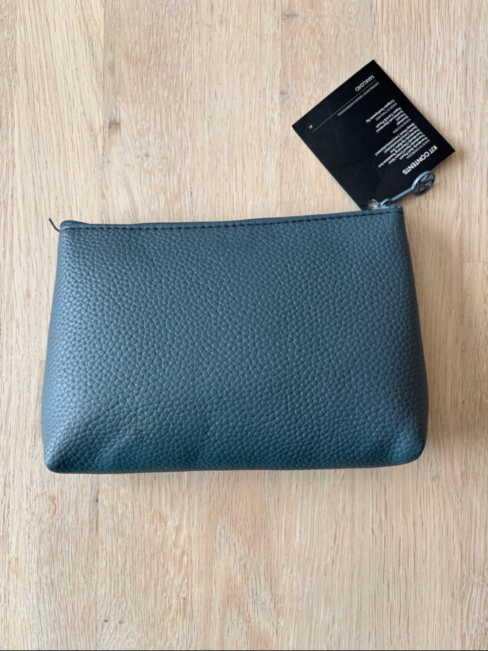 United Airlines Therabody Amenity Kit | Wellness Travel Set - Gray | Unisex - Picture 2 of 5
